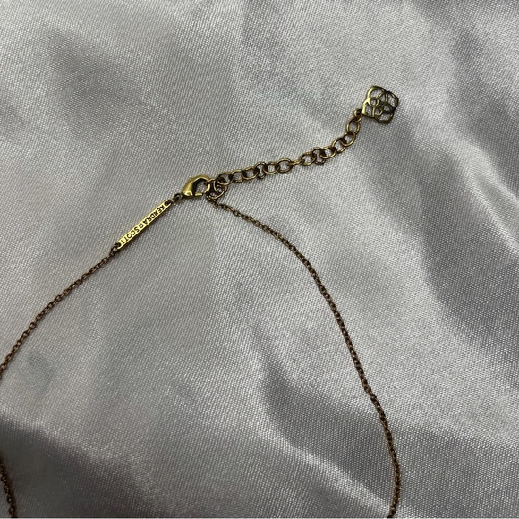 Kendra Scott Ana Short Pendant Necklace - Picture 3 of 4